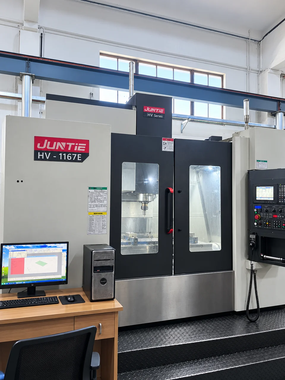 宝莱斯公司资料中的CNC 加工中心照片