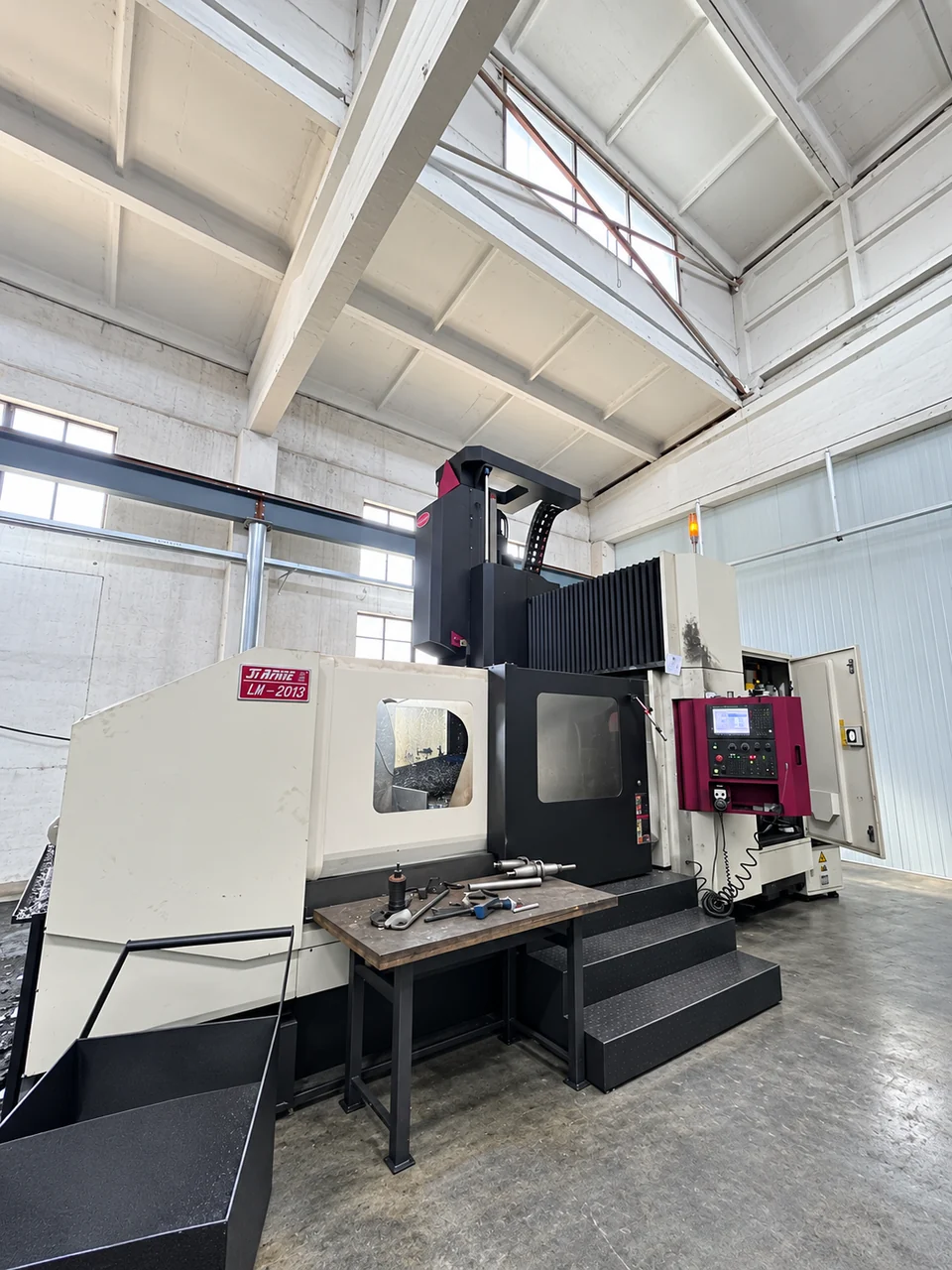 宝莱斯公司资料中的CNC 车间设备照片
